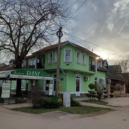 Eco Rural Tourism Association Skorenovac Hotel Buitenkant foto