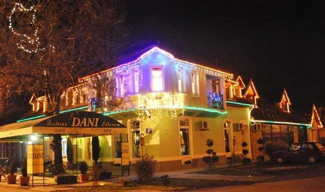 Eco Rural Tourism Association Skorenovac Hotel Buitenkant foto